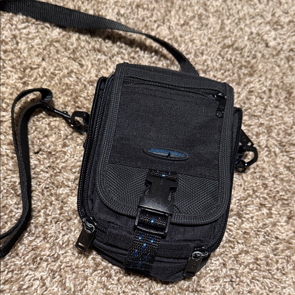Samsonite camera bag / travel bag w/removeable strap & plenty of pockets - EUC!
